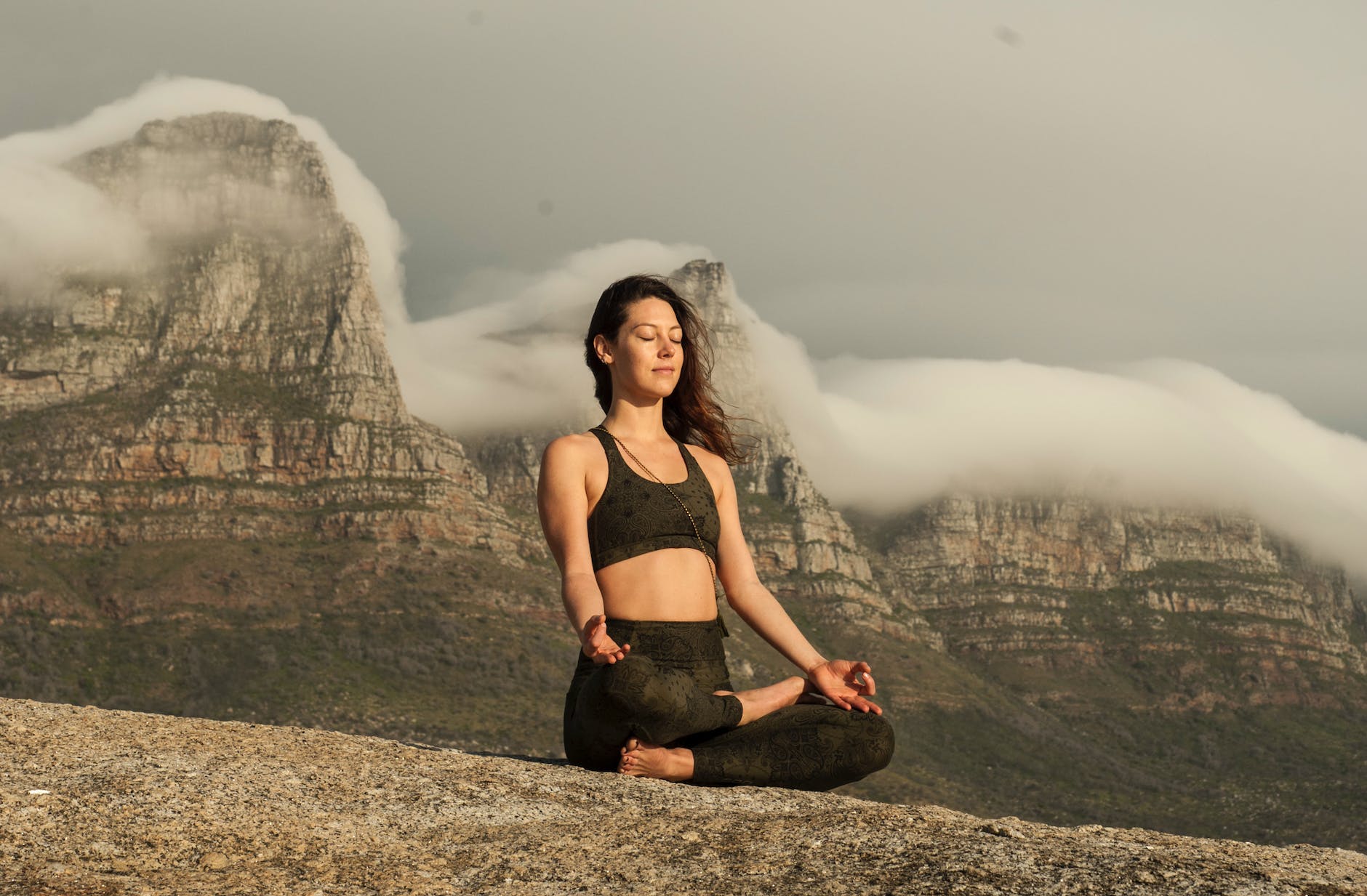 【初心者必見】瞑想の効果的な方法とおすすめiPhoneアプリ